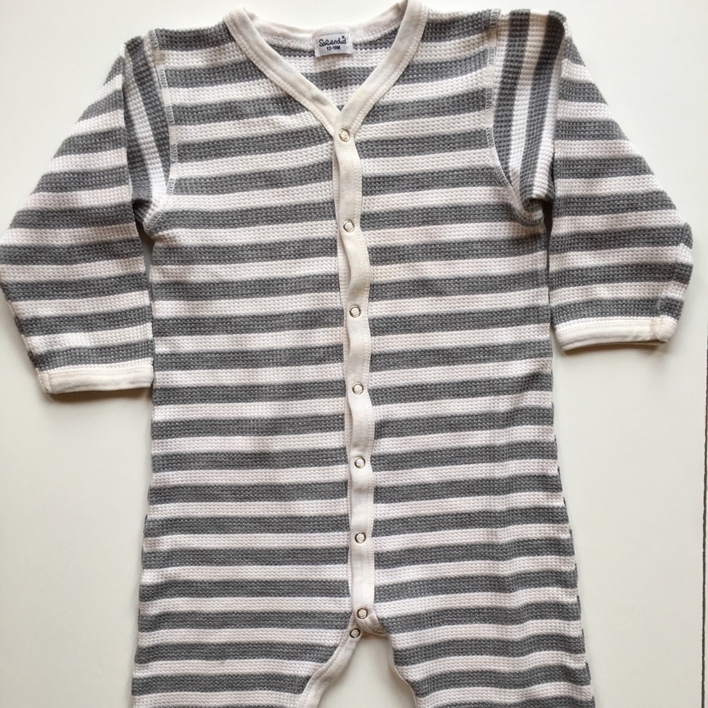 SPLENDID. Adorable grey white stripe sleeper
